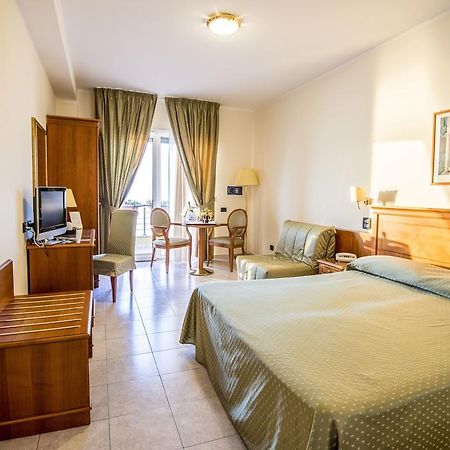 Grand Hotel Victoria Bagnara Calabra Exterior photo