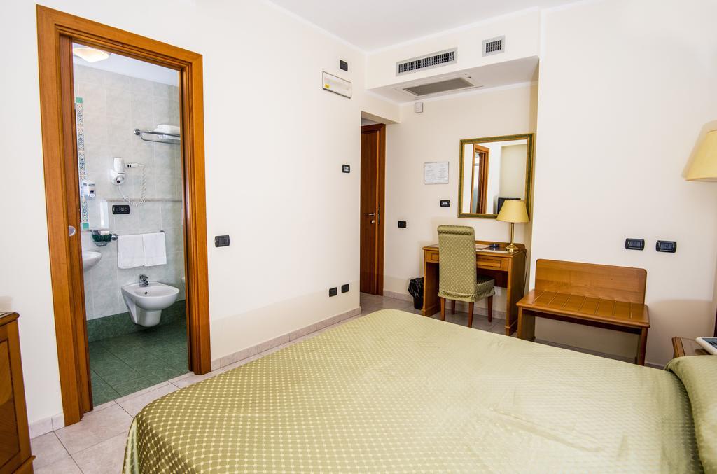 Grand Hotel Victoria Bagnara Calabra Exterior photo